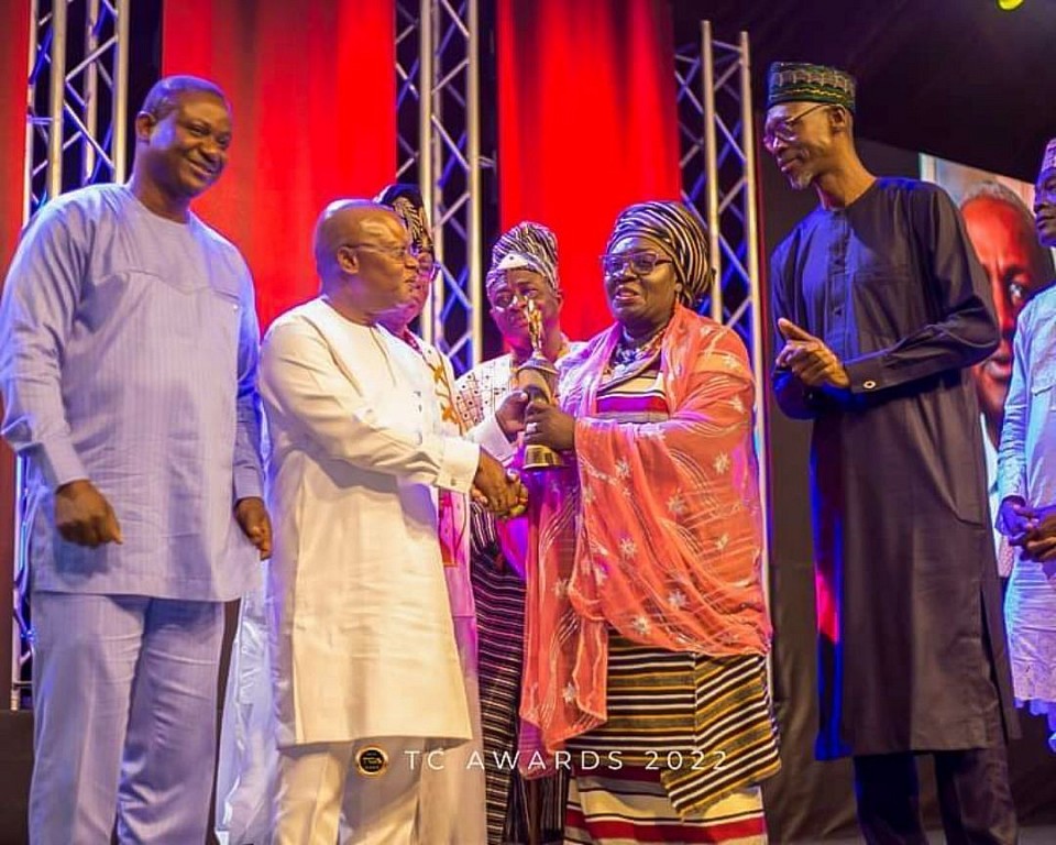 His Excellency, Ambassador Ibok-Ete Ekwe Ibas, the then Nigeria High Commissioner to Ghana presented the award of the former President of Ghana, His Excellency, John Dramani Mahama to his niece and other members of his family at the TC Awards 2022
